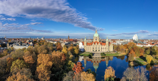 Panoramablick auf Hannover mit Rathaus